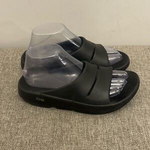 Oofos Women’s Black Slip On Recovery Slides Size 8
